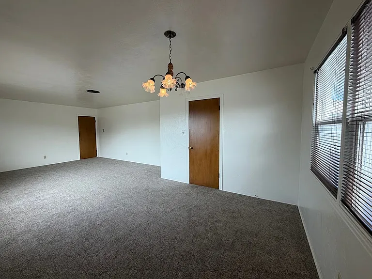 2231 Pine St — Photo 9
