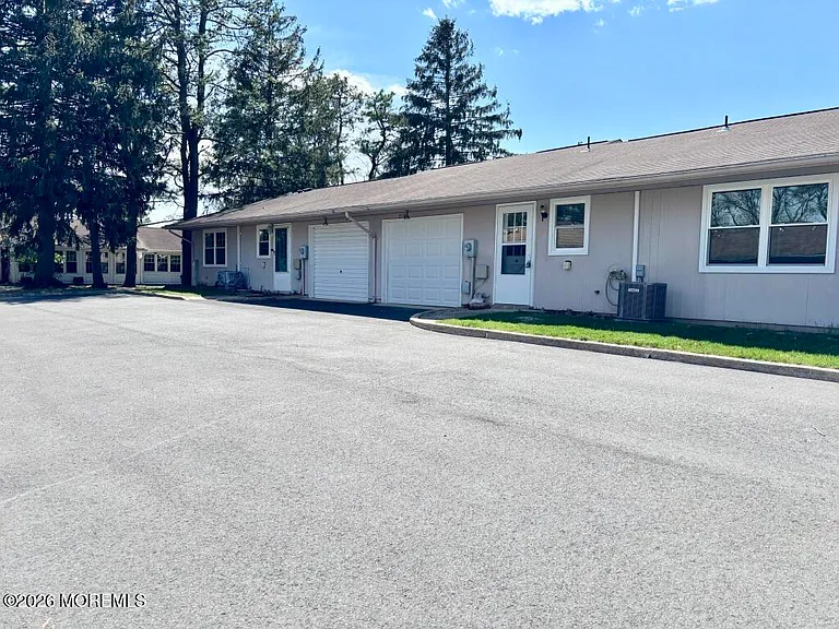 43C Edinburgh Ln — Photo 17