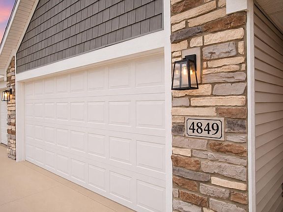 3rd image of 4849 Whittlebury Dr