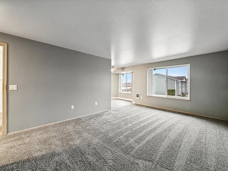 Oak Park Village Apartments — Photo 14