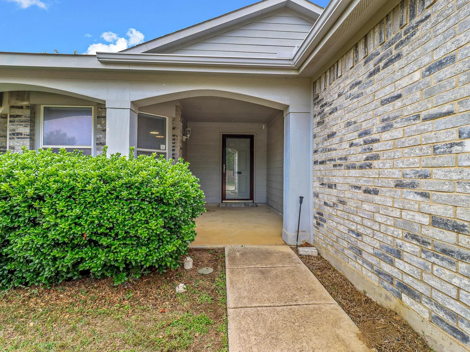 2205 Lookout Ln — Photo 3
