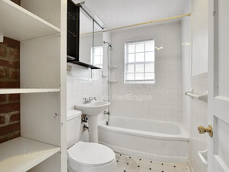 702 Compton St — Photo 8