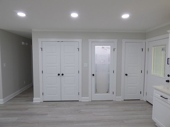 5th image of 1501 Hillview Dr