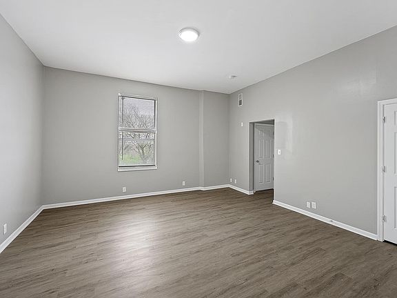 5th image of 1206 Chapel St #2