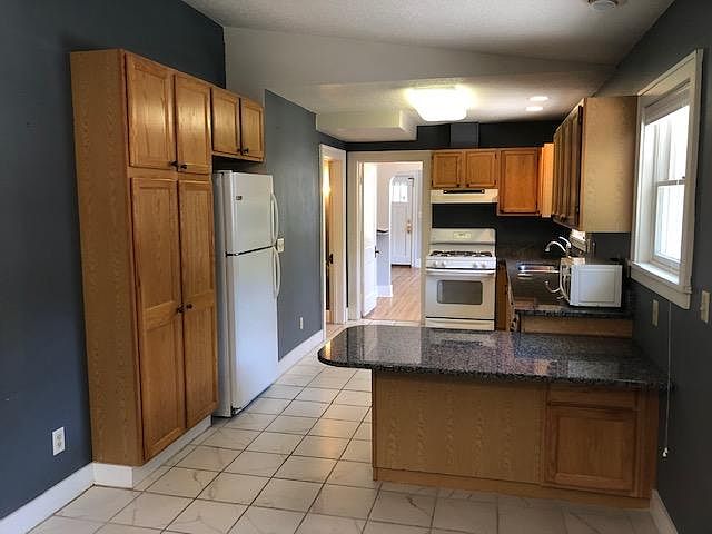 1st image of 121 Highland Dr
