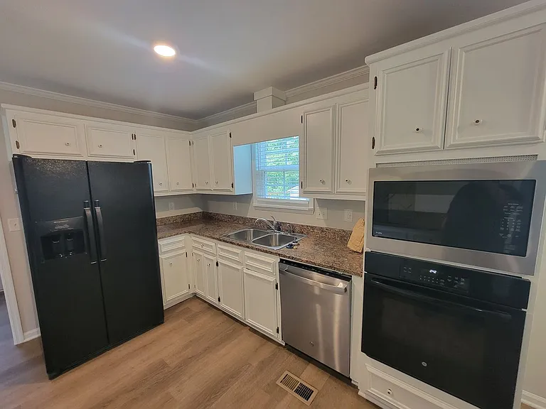 165 Ashley Cir — Photo 8