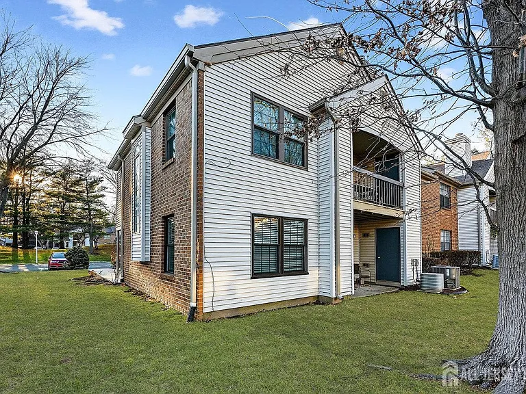 2406 Bayhead Dr — Photo 2