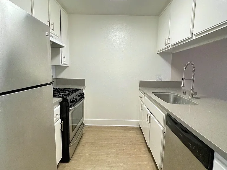 1207 Rose Ave #7 — Photo 8