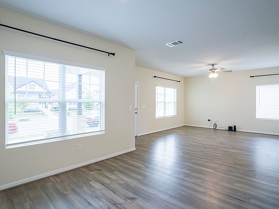 5th image of 318 Timber Brook Dr