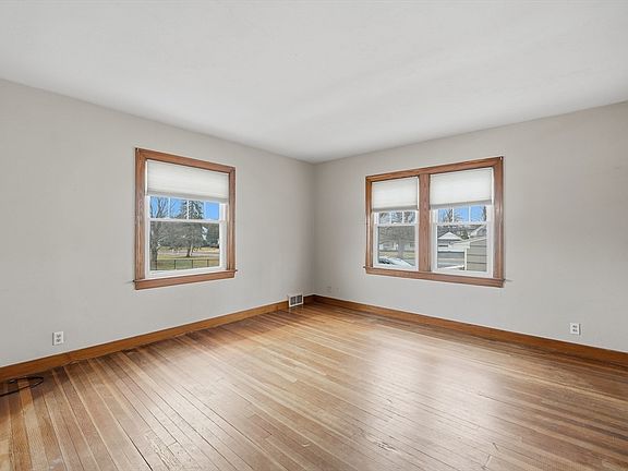 5th image of 50 Warsaw Ave