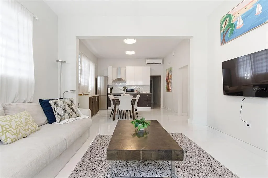 3 bed, 2.0 bath, 836 sqft, $3,100 — Photo 1