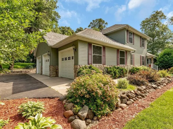 5492 Garden Hills Dr, Saint Cloud, MN 56301