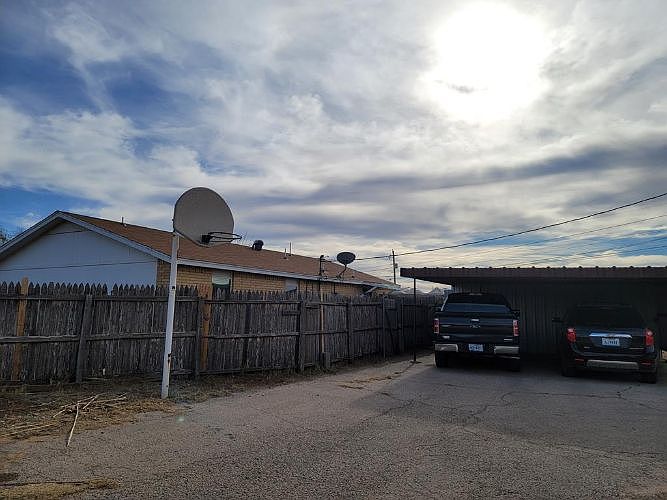 2nd image of 4806 W Cuthbert Ave