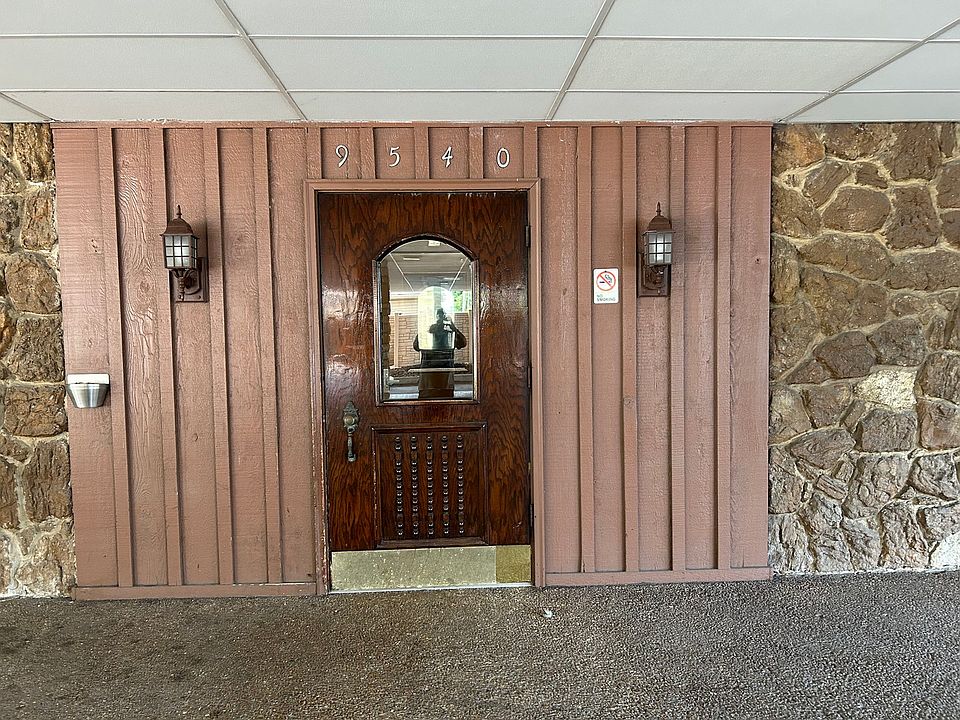 1st image of 9540 Mayfield Ave #107