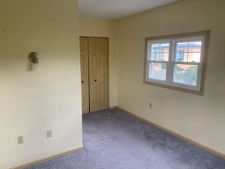517 Ogden Ave — Photo 2