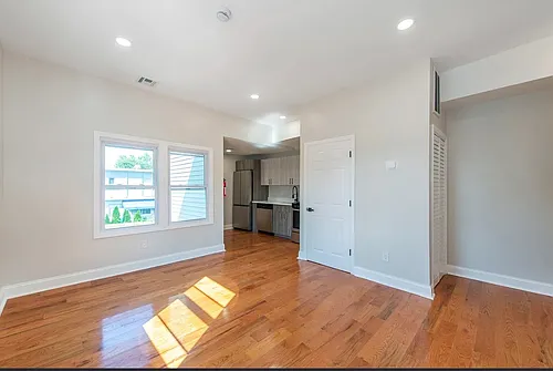 26 Washington St #4-2L Photo 1