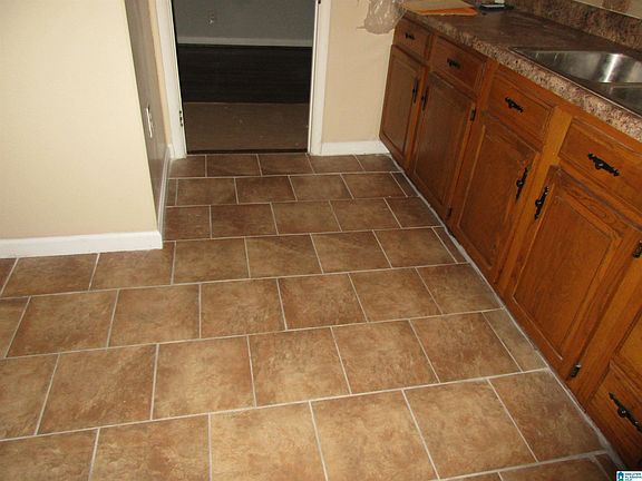 4th image of 825 Goldwire St SW