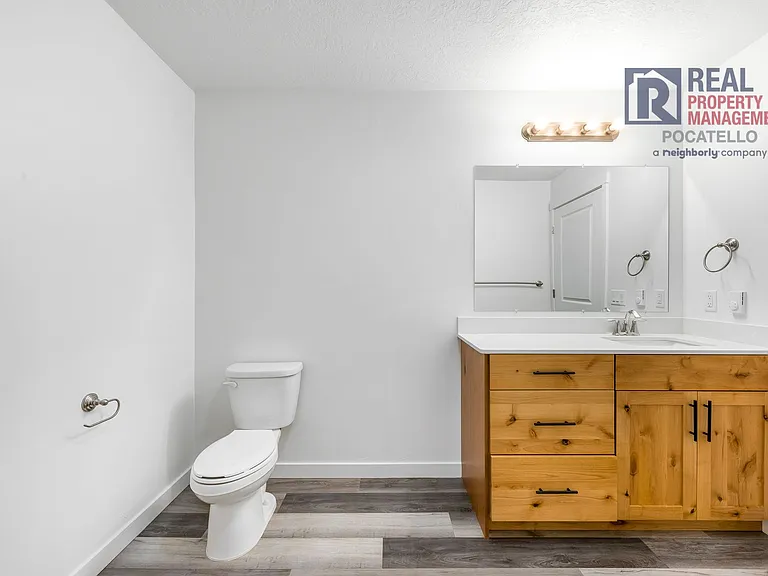 5777 S 5th Ave — Photo 9