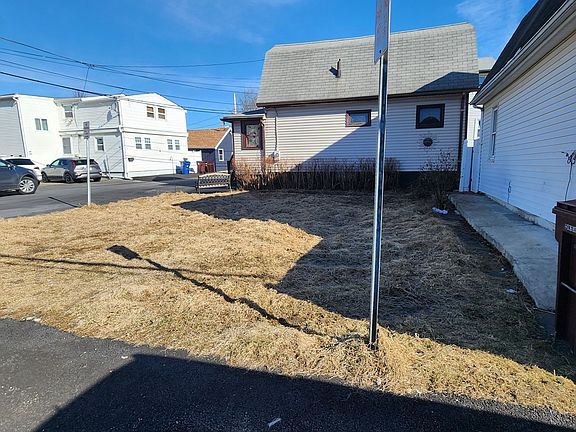 3rd image of 2 Leonard Rd