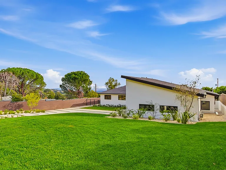 1764 E Loma Alta Dr — Photo 4
