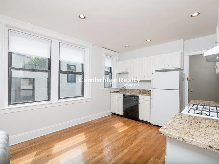 8 Elko St #9T — Photo 1