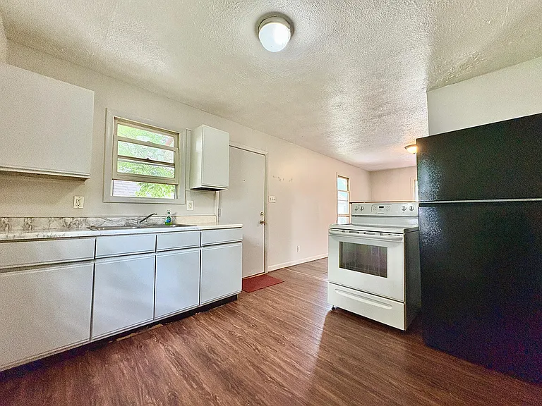 1335 E Dubail St #1/2 — Photo 5