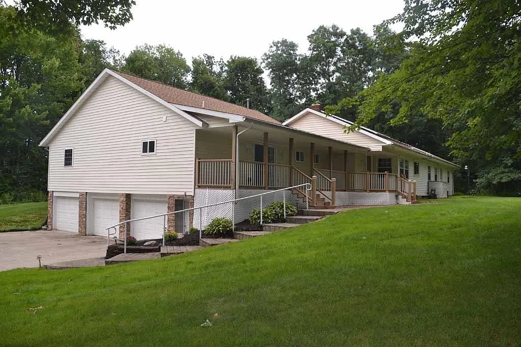 856 Richard Dr photo 1