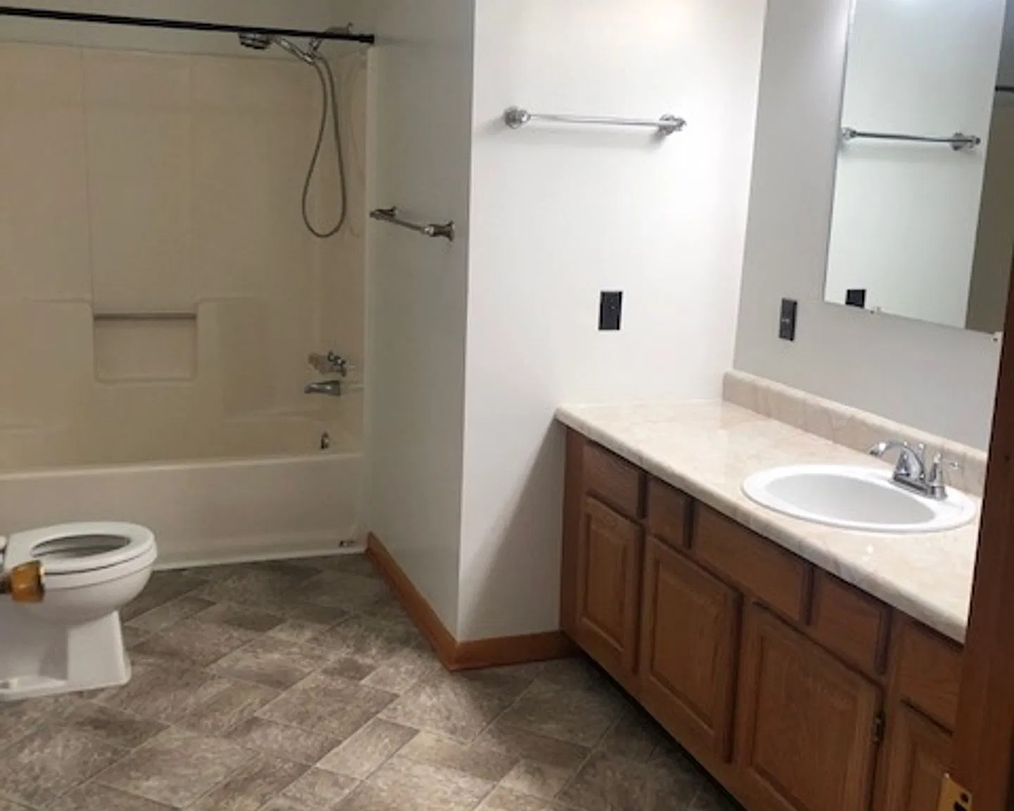 Looking for a 1, 2, or 3-bedroom home away from the hustle and bustle of city life? — Photo 2