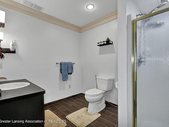 4th image of 3800 Chippendale Cir