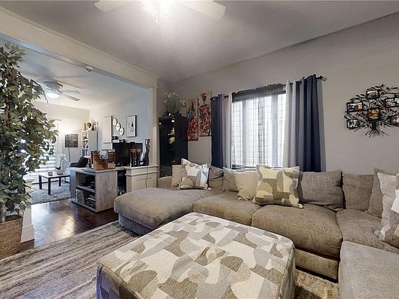 5th image of 104 Colton St