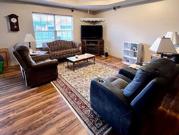2nd image of 722 Shelley Street