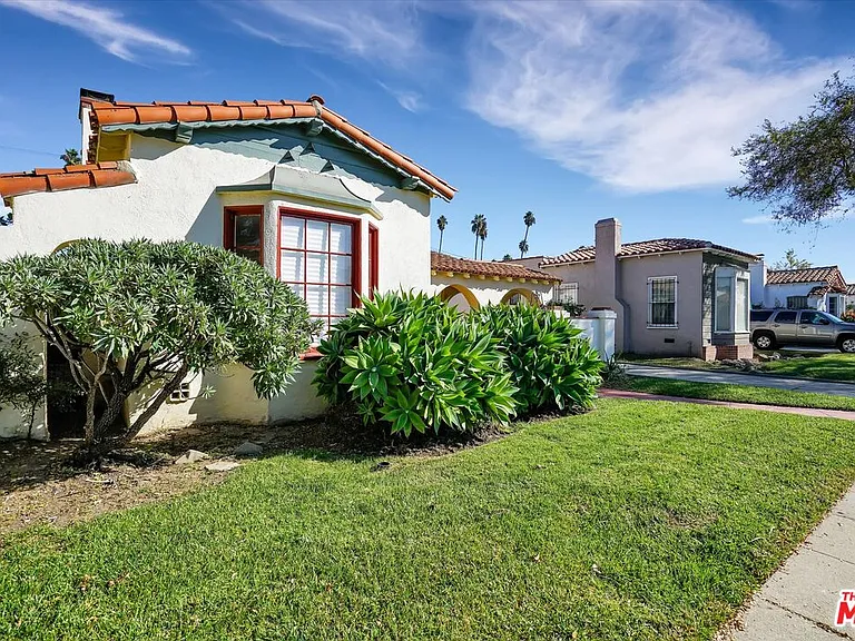 3800 Roxton Ave — Photo 3