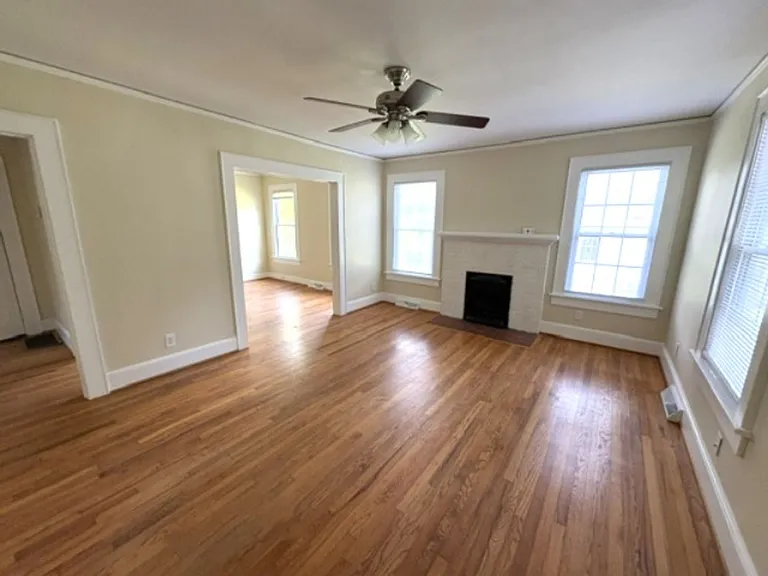 435 Pickens Ct — Photo 2