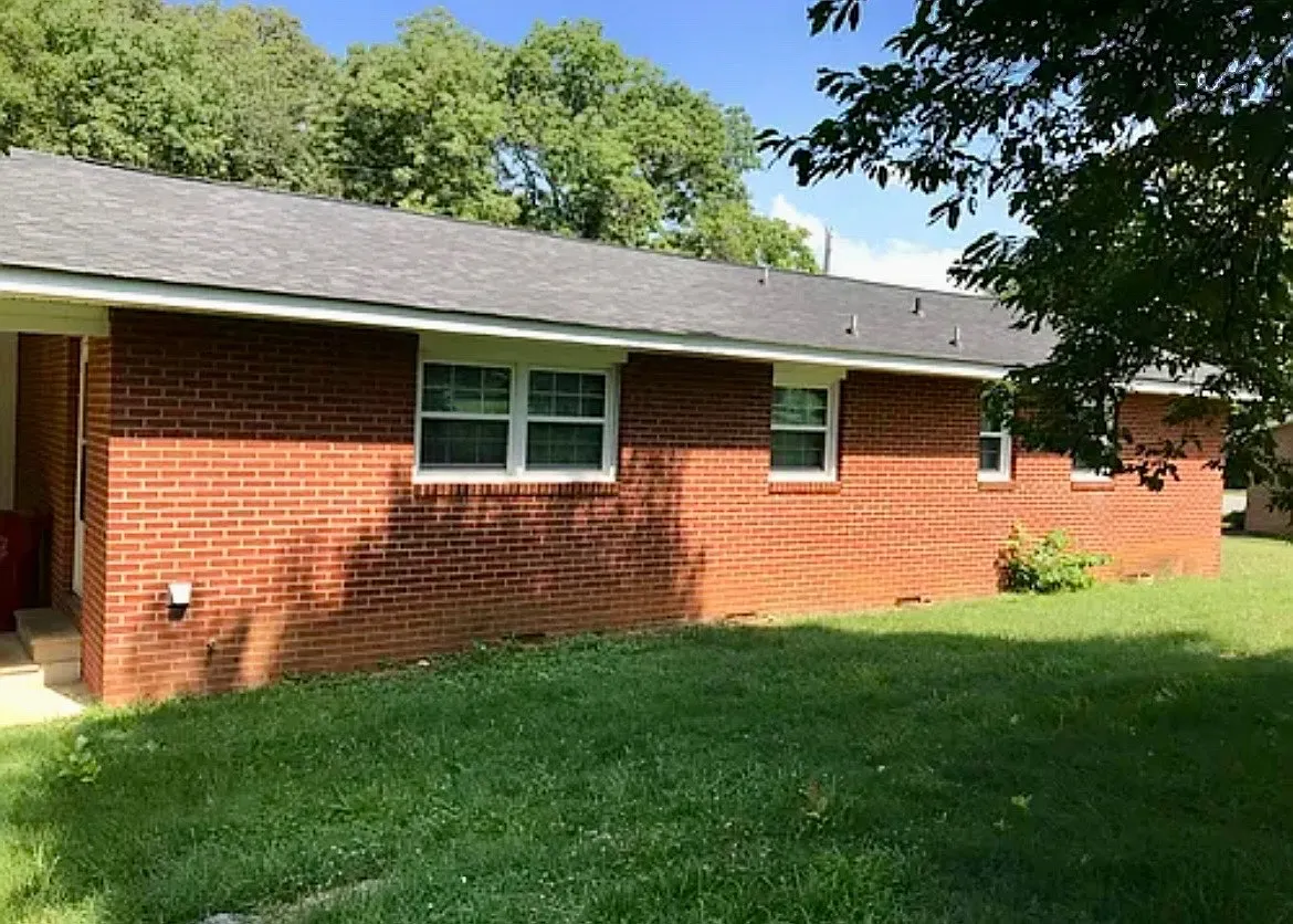 3 bed, 1.5 bath, 1281 sqft, $1,800 — Photo 3