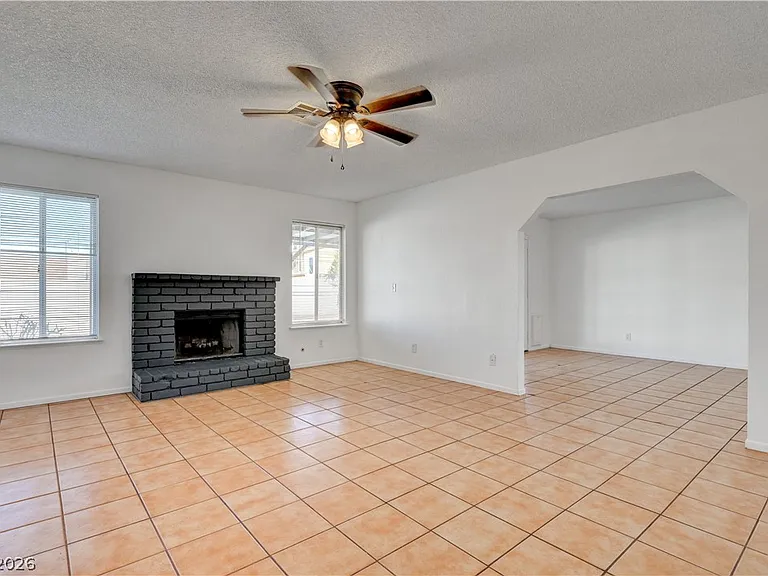 707 Honeybee Ct — Photo 6