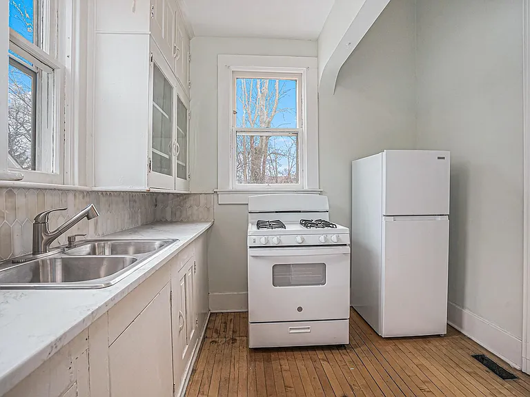 231 Paris Ave SE #4 — Photo 13