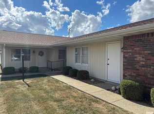 100 E Heights Ave APT 9, Taylorville, IL 62568