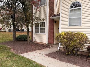 25 Woodlake Dr, Middletown, NY 10940