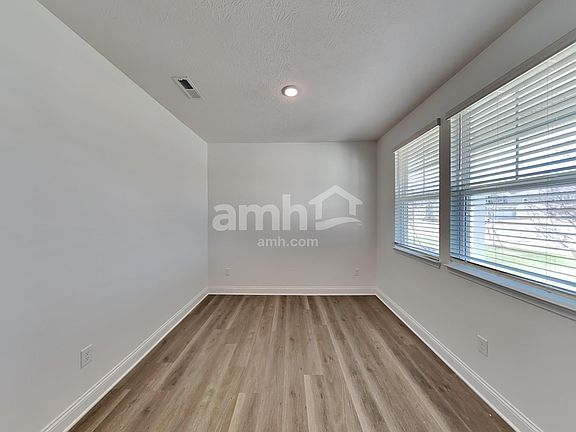 5th image of 1136 Heritage Blvd