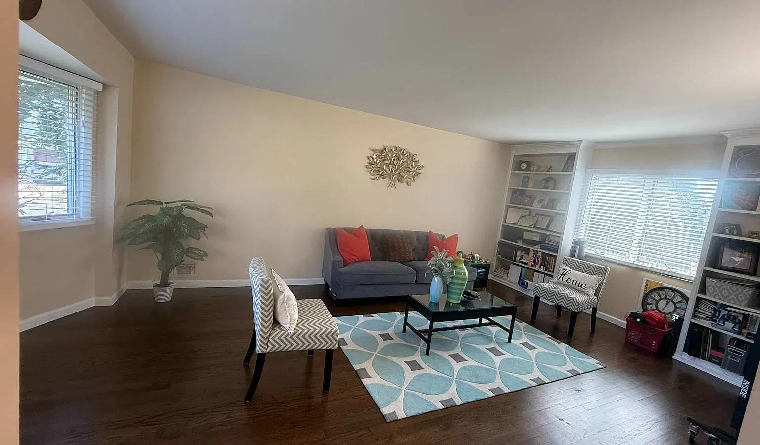 4 bed, 2.5 bath, 2108 sqft, $7,300 — Photo 2