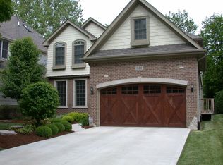 644 N Webster St, Naperville, IL 60563