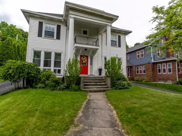 207 Twin Hills Dr, Syracuse, NY 13207