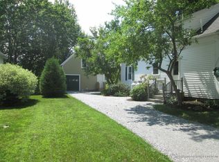 18 Mountain St, Camden, ME 04843