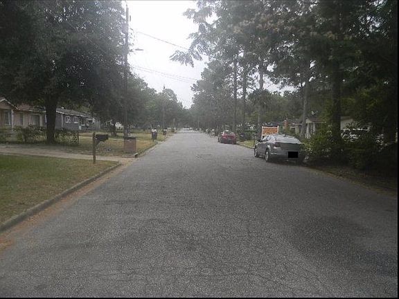 Exterior Neighborhood (street photo)
