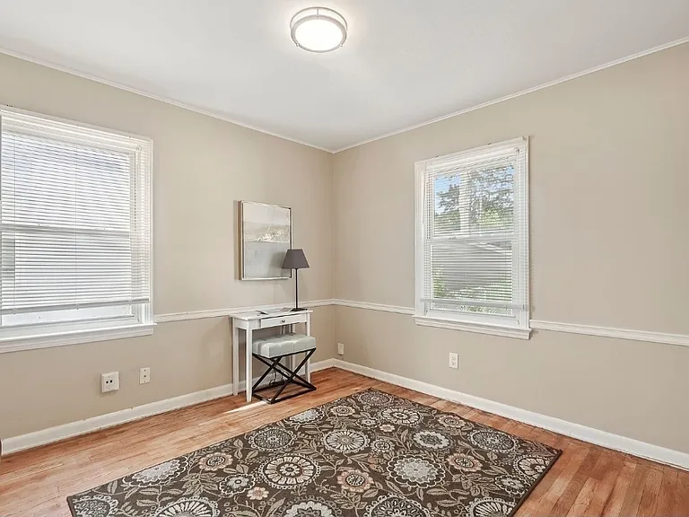446 Huntmere Dr — Photo 6