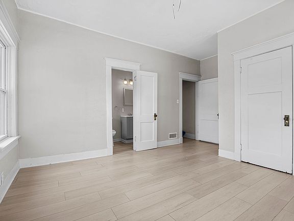 4th image of 532 5th St #8