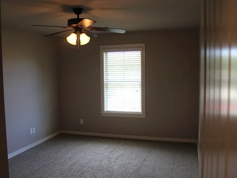 194 Old Farmington Rd — Photo 8