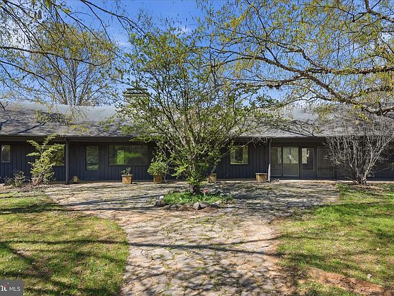 5th image of 2517 Five Points Rd