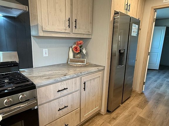 5th image of 48 Brushwood Dr