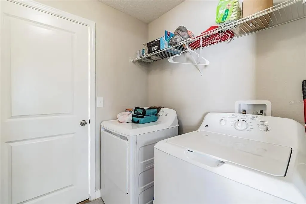 4 bed, 1810 sqft, $2,200 — Photo 3